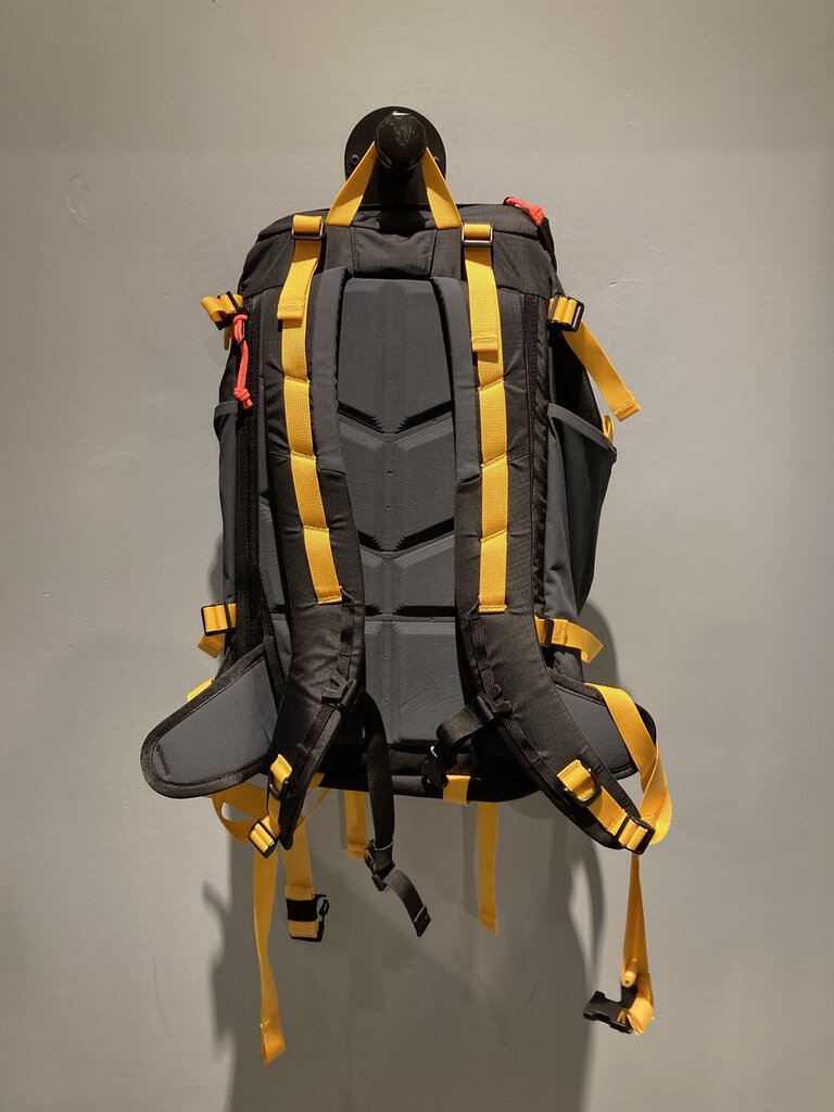 Topo Rover Trail Pack, Black/Orange, 22L