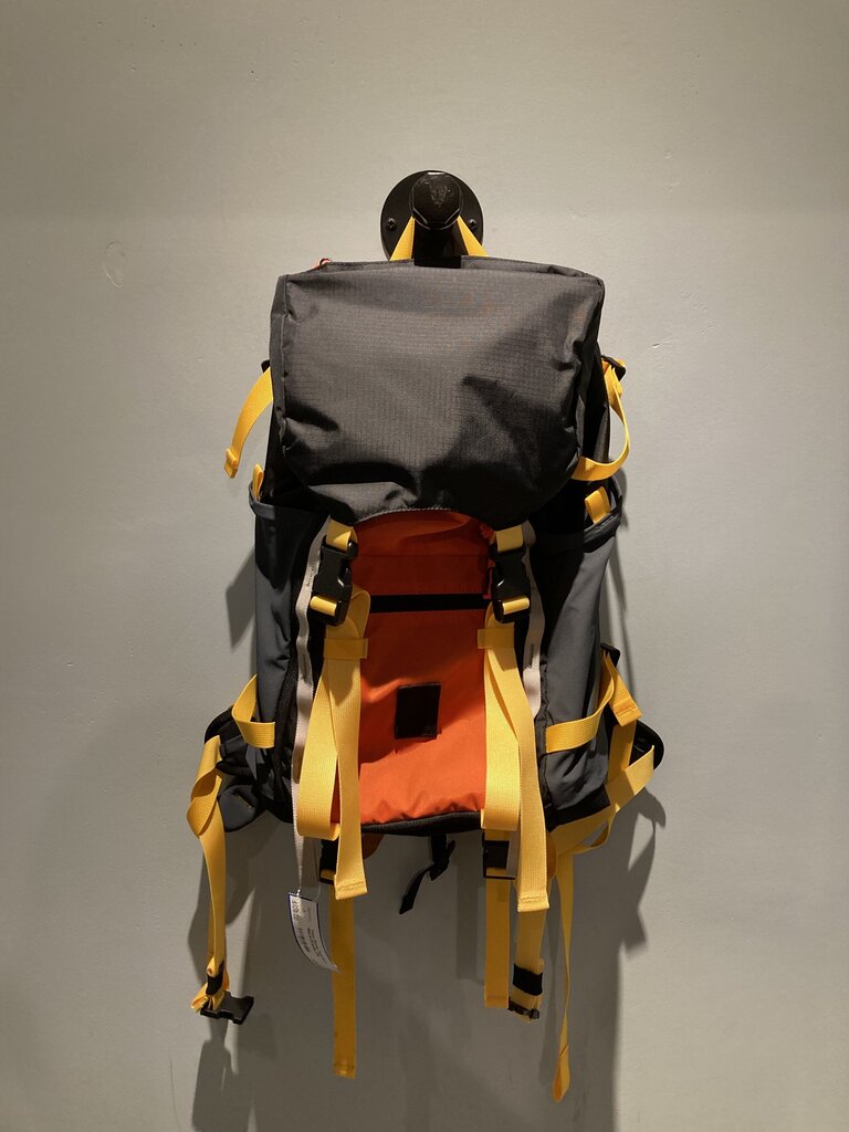 Topo Rover Trail Pack, Black/Orange, 22L