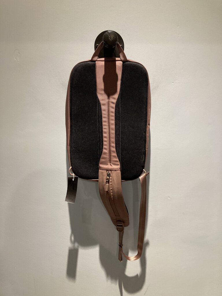 Osprey Aoede Sling, Dark Rose, 6.5L