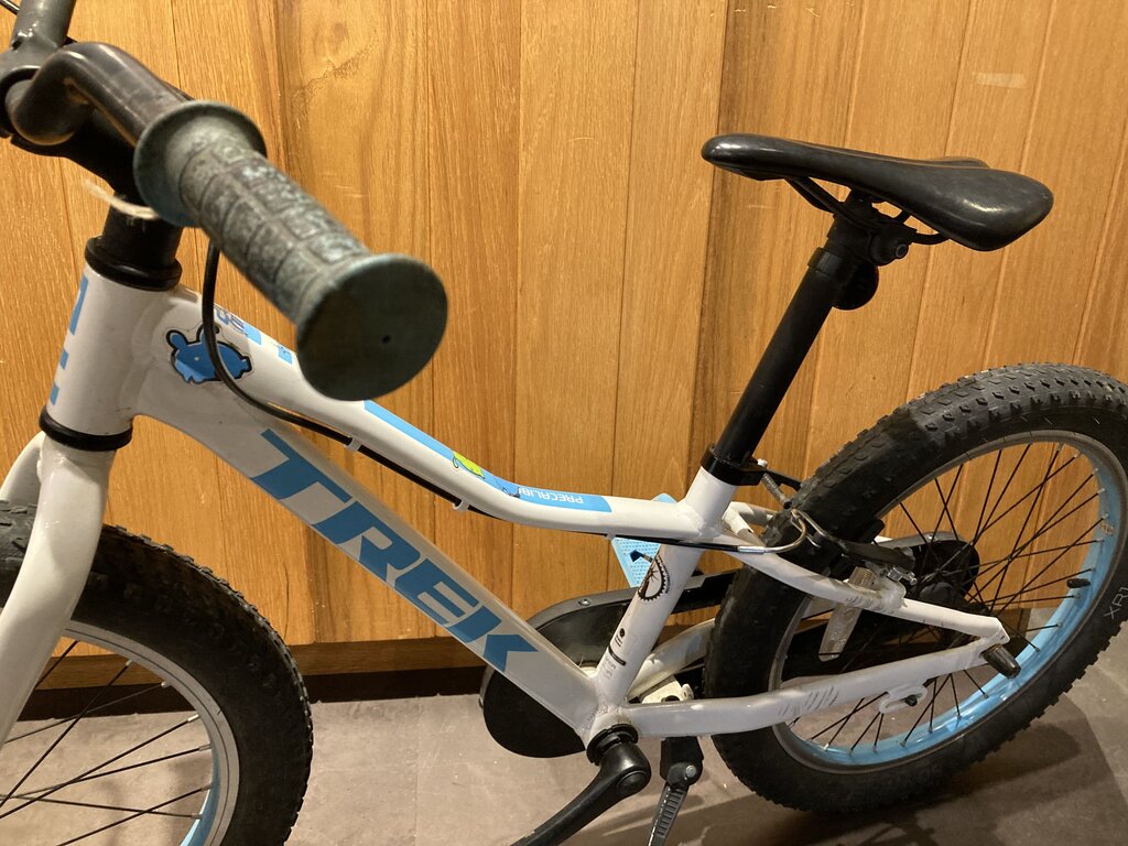 Trek Precaliber 20" Girl's Single Speed, White / Blue